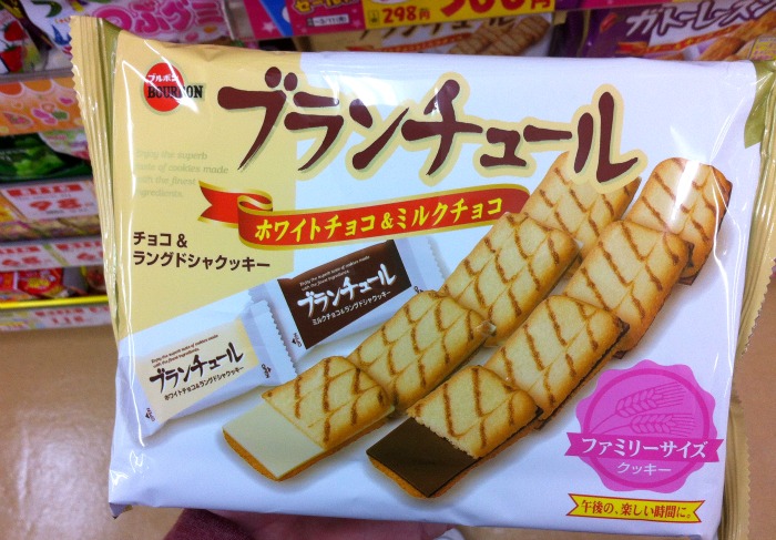 Me encantan estas galletas especialmente las de chocolate blanco. Precio: 298 yenes, 22 galletas