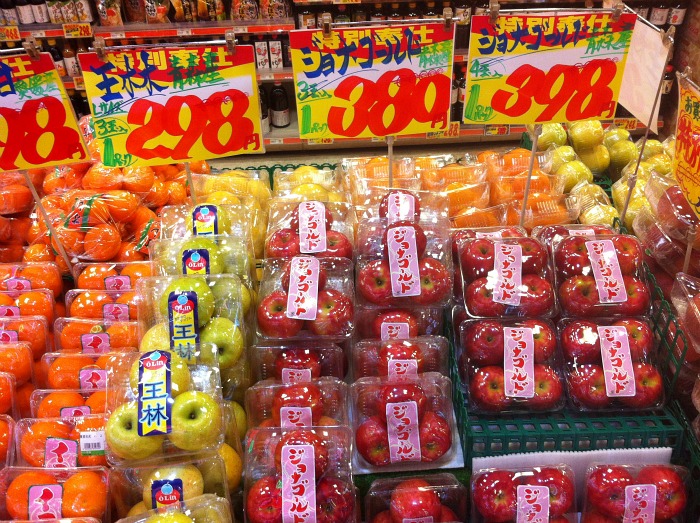 Fíjate en el precio de la verdura. Una locura... Y eso que esto es un supermercado barato...