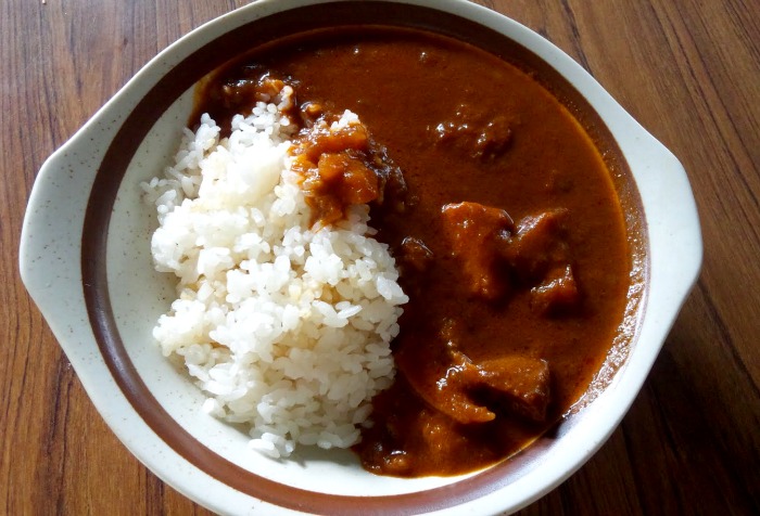 Ejemplo de curry instantáneo con arroz