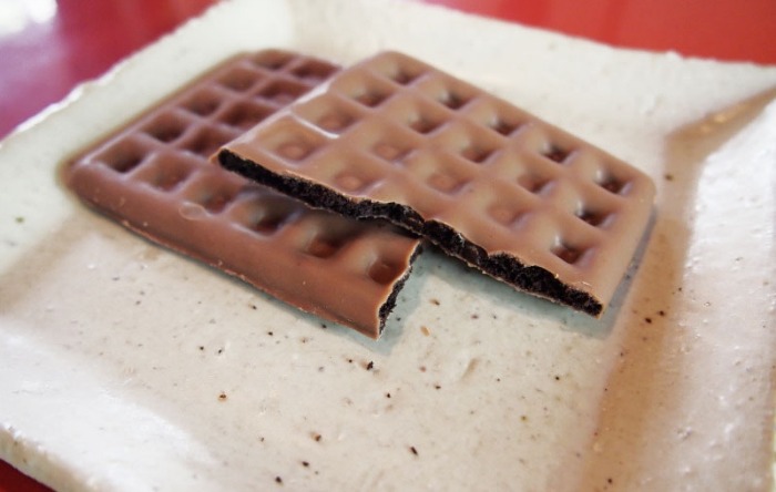 La versión grande, mucho más fina pero de mayor tamaño.