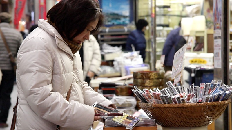 Eligiendo palillos en Doguyasuji
