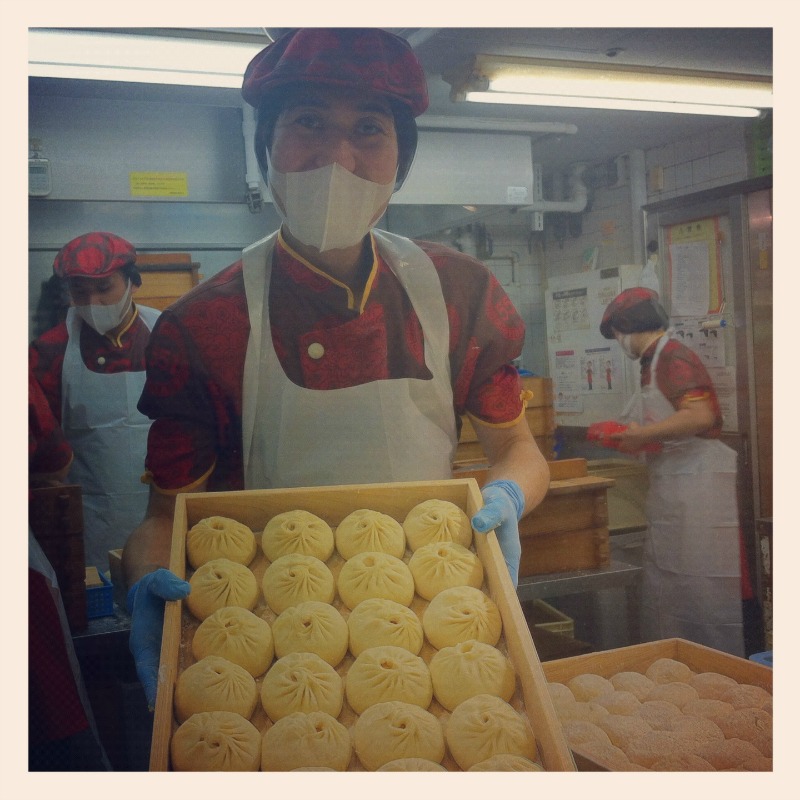 Ofreciéndome un butaman en 551